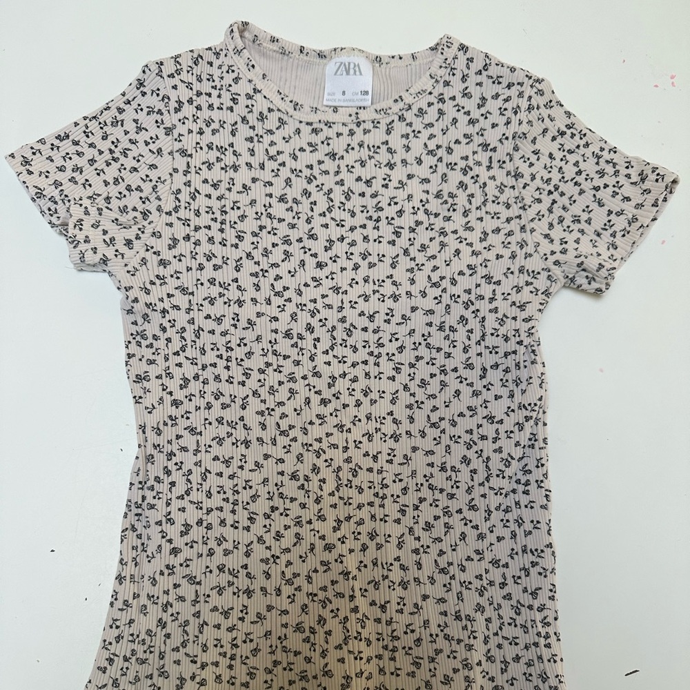Zara girls t-shirt size 8 runs small